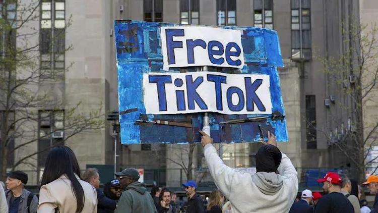 Bando TikTok negli Stati Uniti, Senato approva la legge