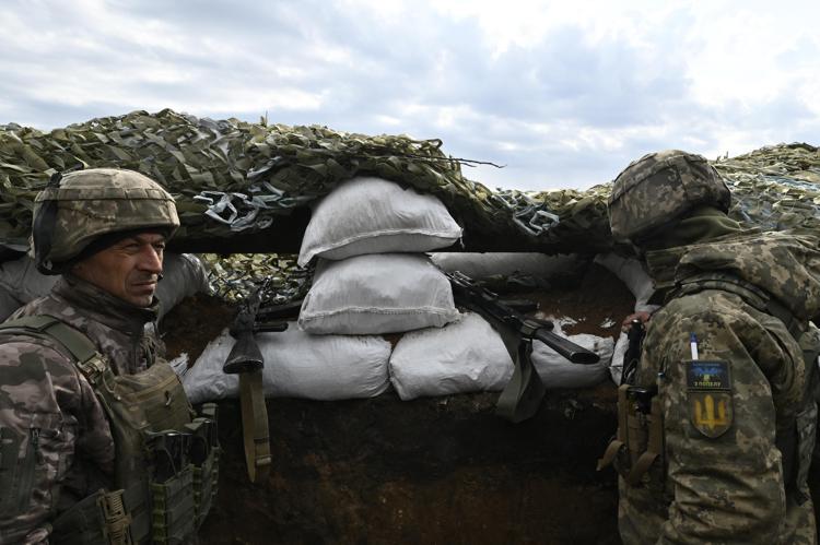 Soldati al fronte in Ucraina - (Afp)