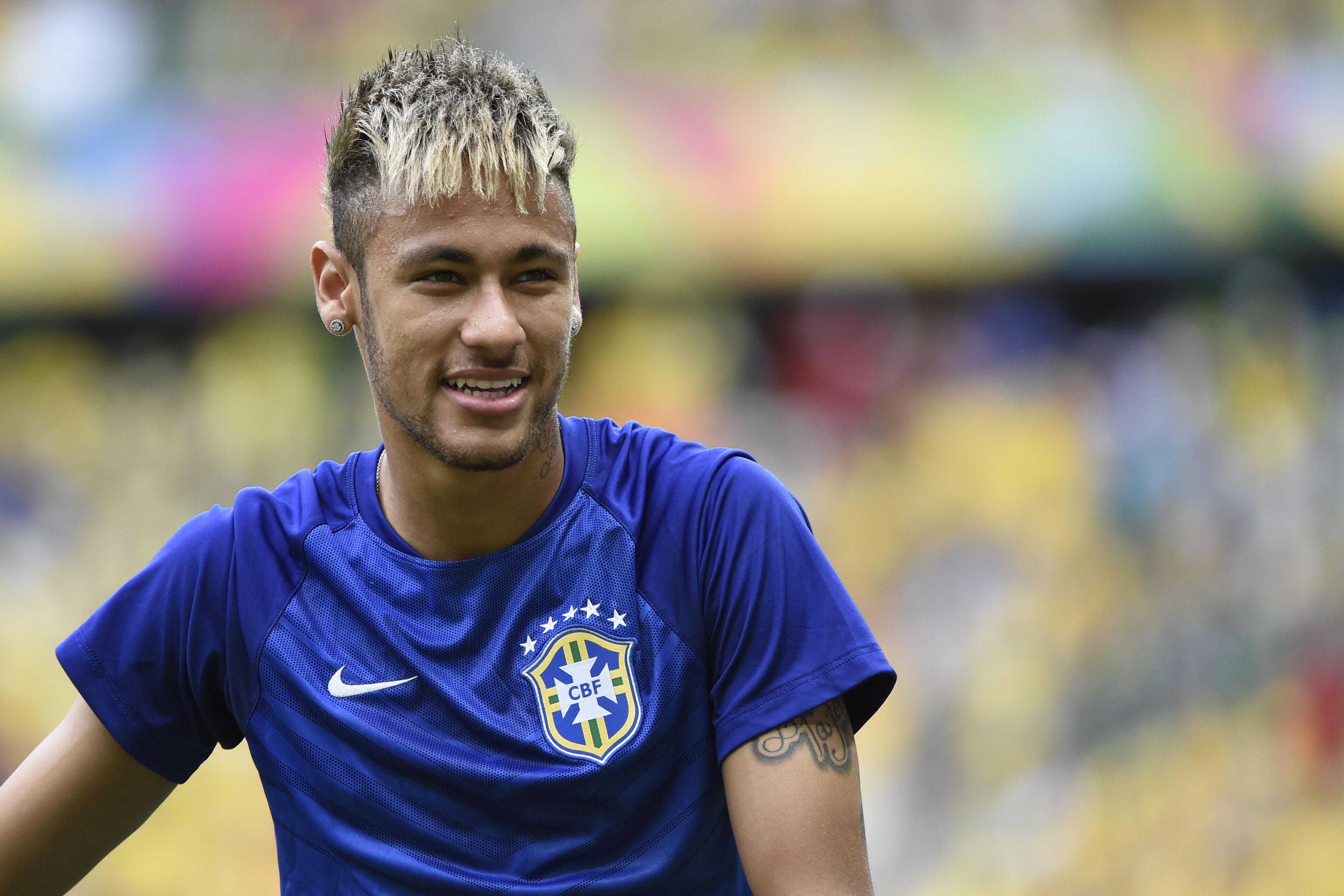 Calcio: Neymar, difficile eguagliare Messi e Cristiano Ronaldo
