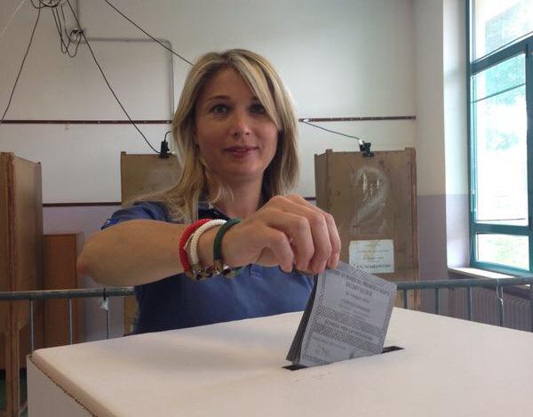 L’assessore al Territorio e Urbanistica di Regione Lombardia, Viviana Beccalossi (Fratelli d’Italia-Alleanza nazionale) ha votato alla scuola elementare Cristoforo Colombo di Brescia