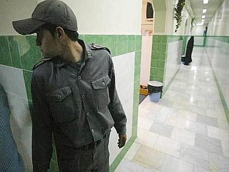 Iran: violenze su detenuti a Evin, Amnesty chiede inchiesta imparziale