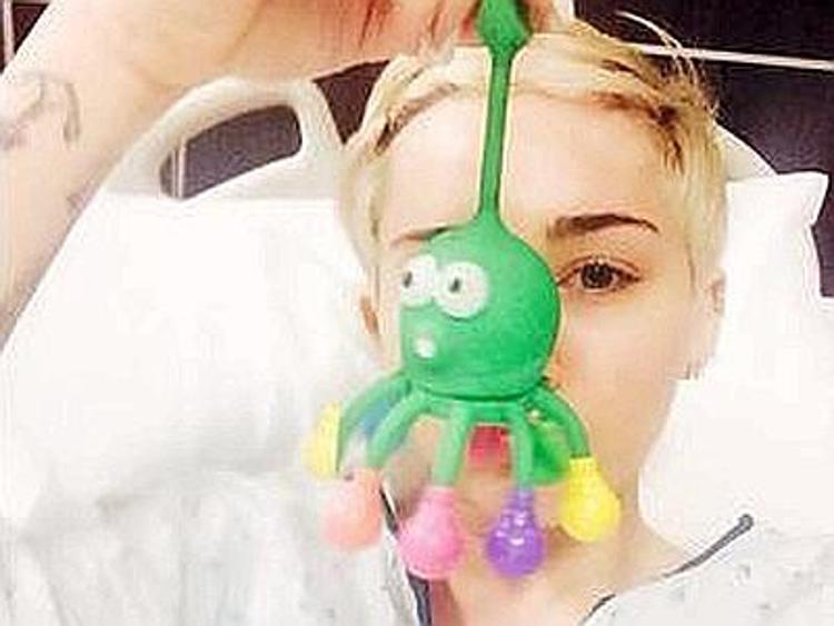Reazione allergica per Miley Cirus, la popstar ricoverata in ospedale