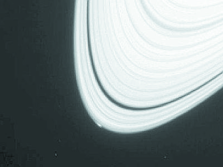 Gli occhi di Cassini mirano alla (probabile) nuova luna intorno a Saturno