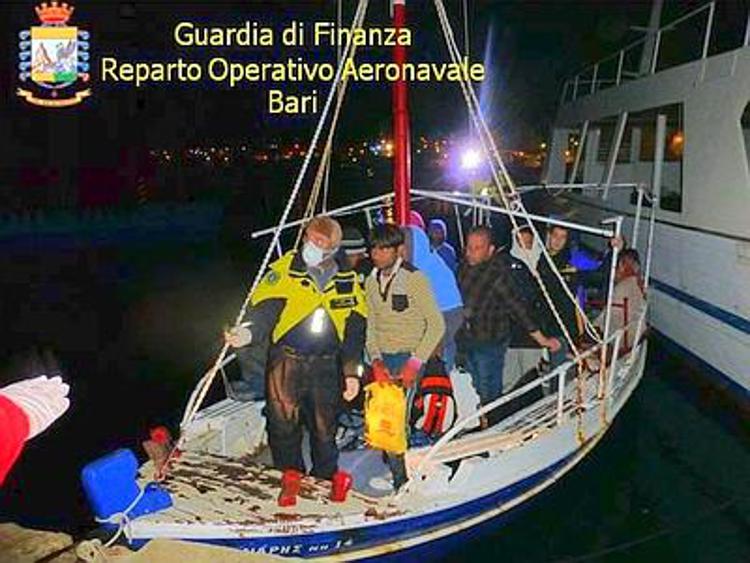 Salvati 27 migranti a largo delle coste di Lecce