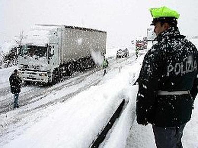 Abbondanti nevicate in Valle d'Aosta, problemi alla circolazione