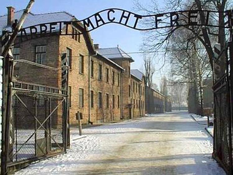 Parteciparono a sterminio nazista, arrestati in Germania tre ex guardiani di Auschwitz