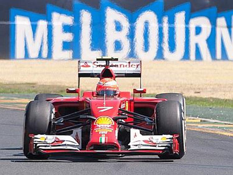 GP Australia, Hamilton in pole. Alonso parte quinto, Raikkonen contro un muro