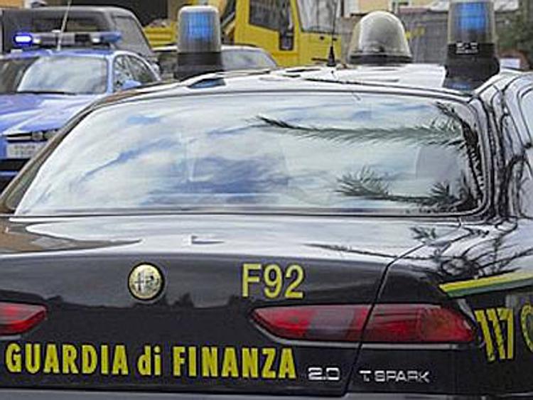 Milano, Gdf arresta 8 persone per traffico internazionale di droga e armi