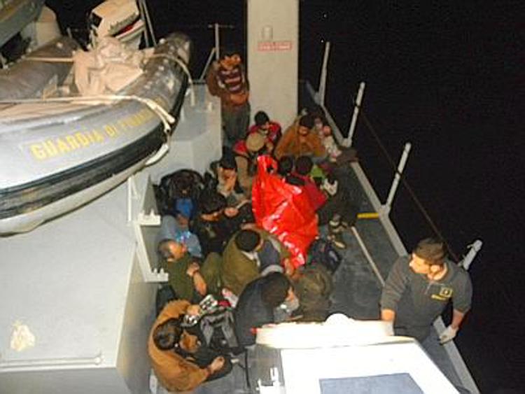 Sbarco di migranti sulle coste calabresi, fermati tre scafisti
