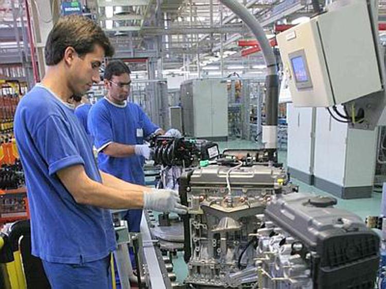 Industria: Istat, a maggio produzione -1,8% su anno, -1,2% su mese