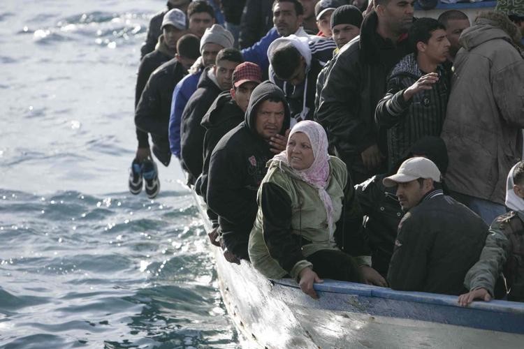 Sbarchi di immigrati (Infophoto) - INFOPHOTO