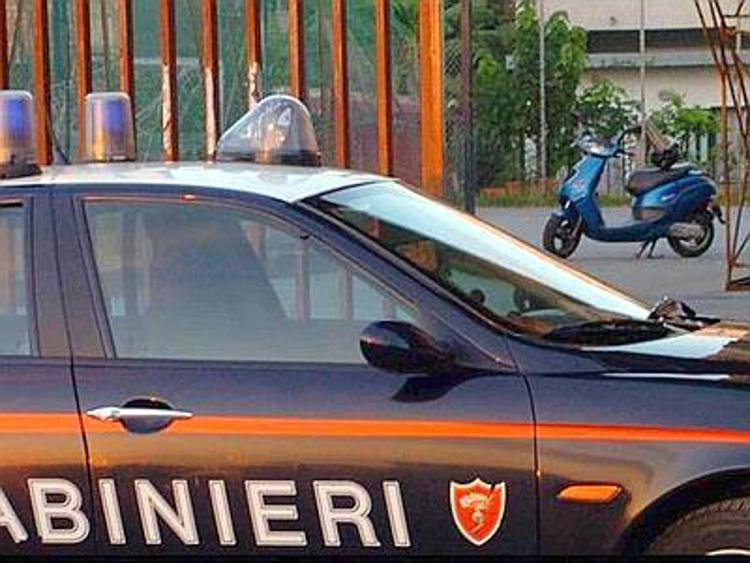 Roma: svaligiano appartamento, fermati dopo furto