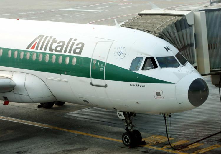 Sì di Etihad ad Alitalia. Lupi: 