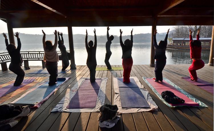 Ricerca: con yoga scelte piu' 'eco', studio su manager a Milano