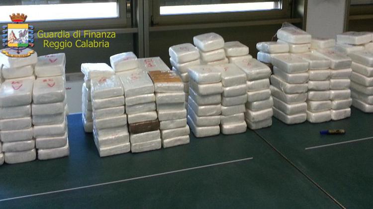 Maxi sequestro di droga al porto di Gioia Tauro: 100 kg di cocaina purissima