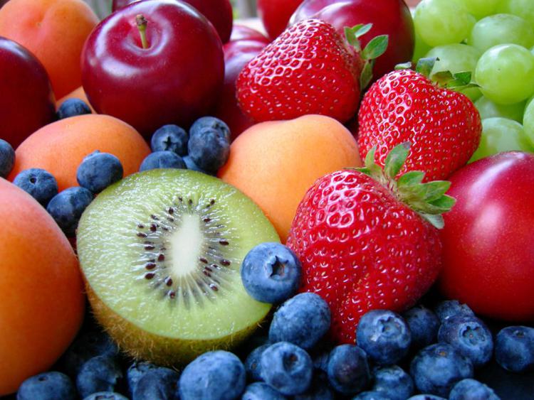 Consumi: Coldiretti, -30% frutta in 15 anni, a rischio salute