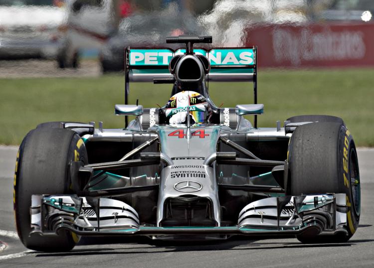 La Mercedes di Lewis Hamilton (Foto Xinhua) 