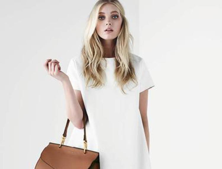 Moda: bon-ton in total white per nuova campagna pubblicitaria Coccinelle