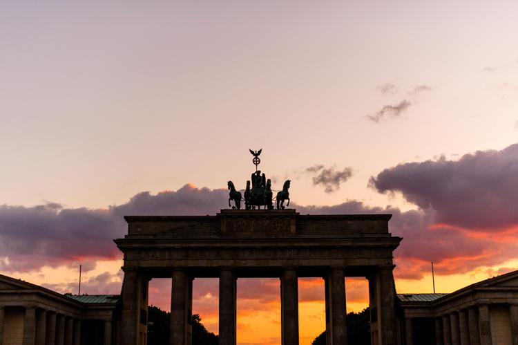 Porta di Brandeburgo a Berlino (Infophoto)