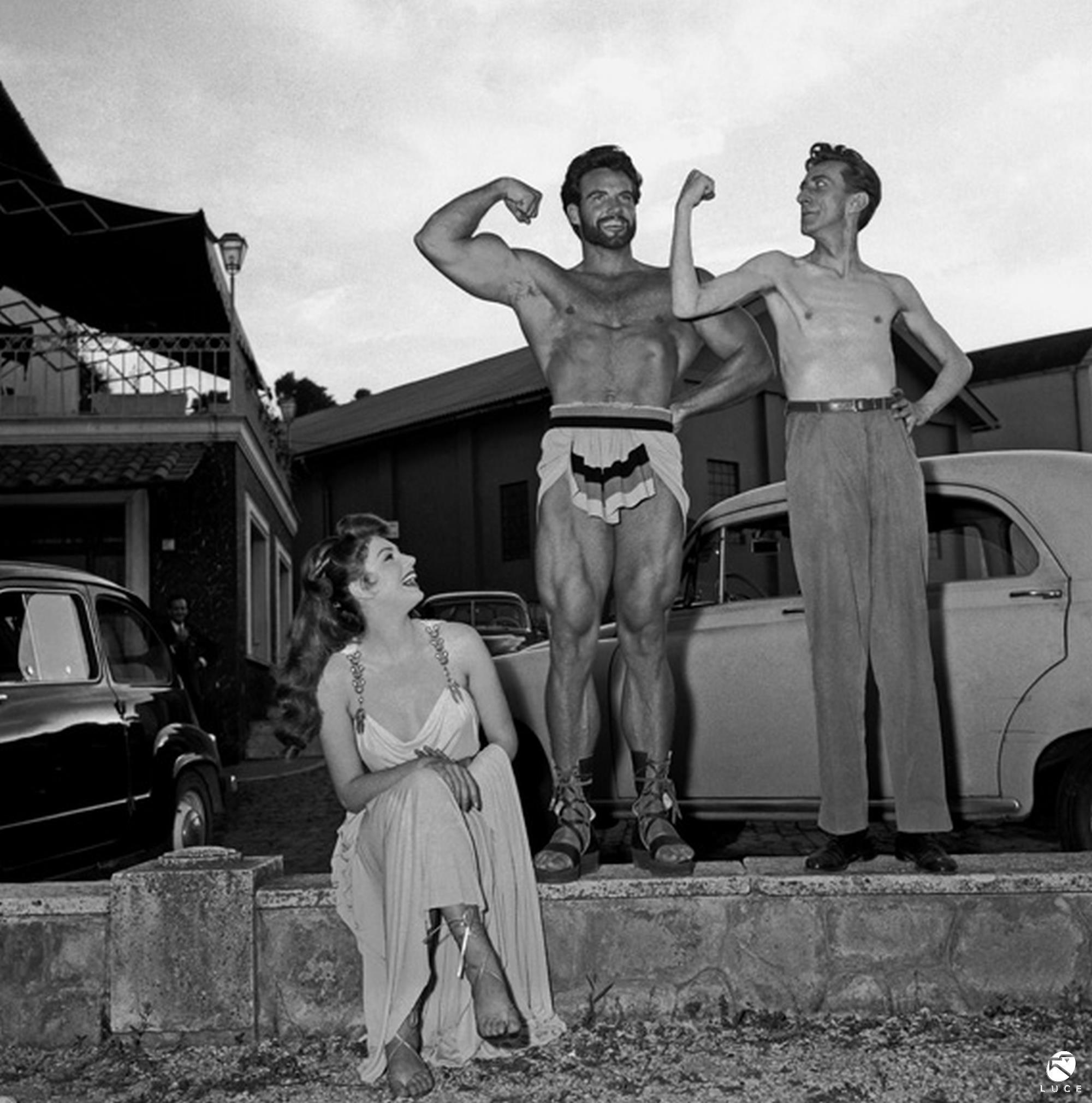 Sul set de 'Le fatiche di Ercole': Steve Reeves, Fulvio Carrara e Sylva Coscina (1958)