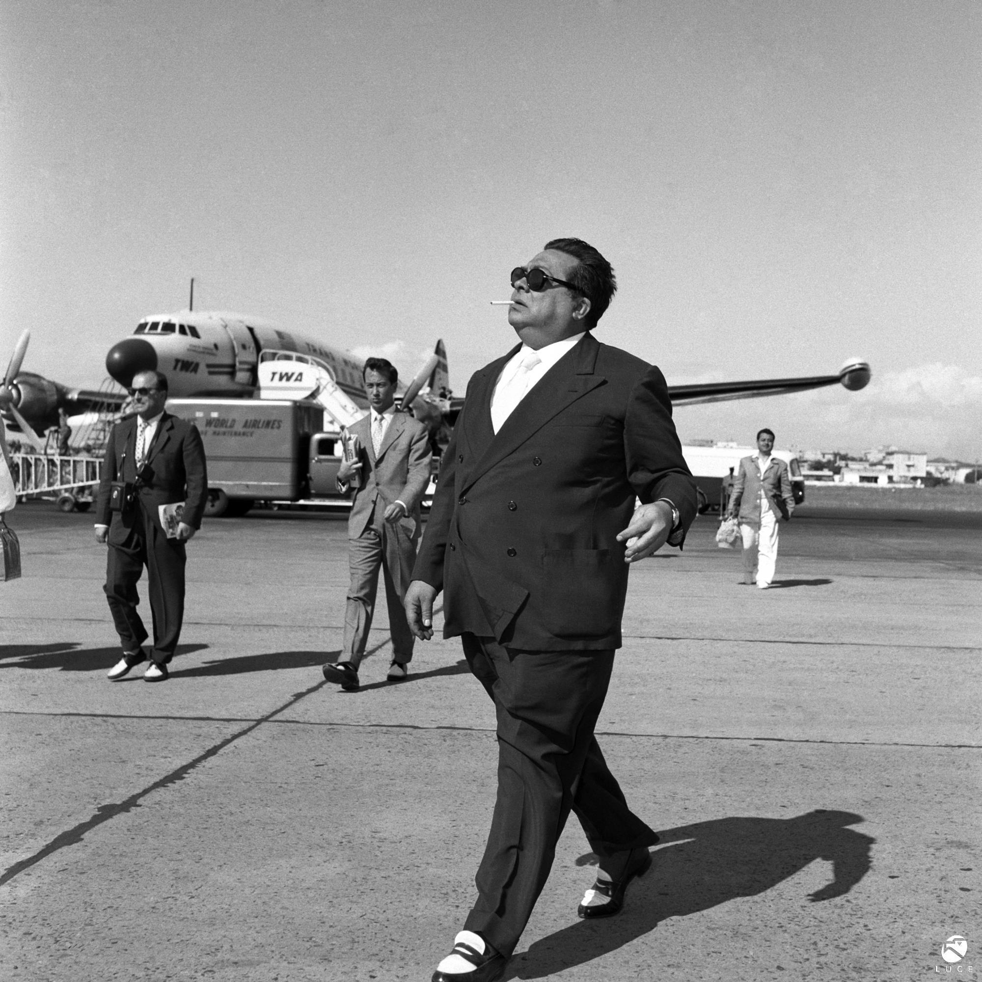 Aldo Fabrizi arriva a Ciampino (1957)