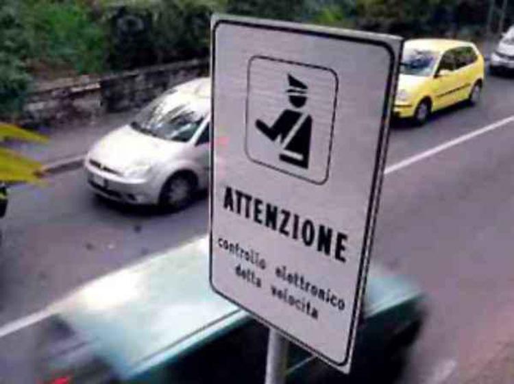 Bologna: autovelox nel mirino Gdf, sequestrati documenti e 15 mila verbali