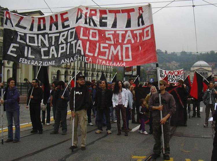 Bologna: corteo anarchico alla Bolognina, quartiere 'blindato'