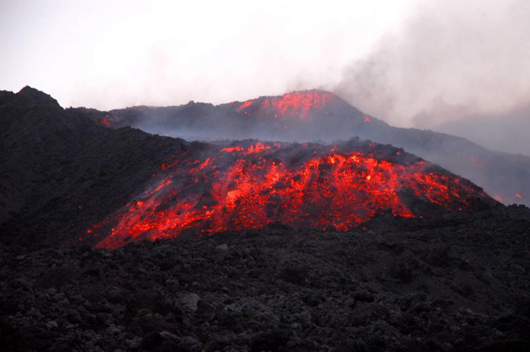 Etna: attivita' stromboliana da nuova 'bocca' su versante nord-est