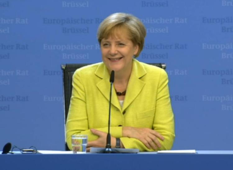 Merkel compie 60 anni, reporter le canta 'Happy birthday' in conferenza stampa/