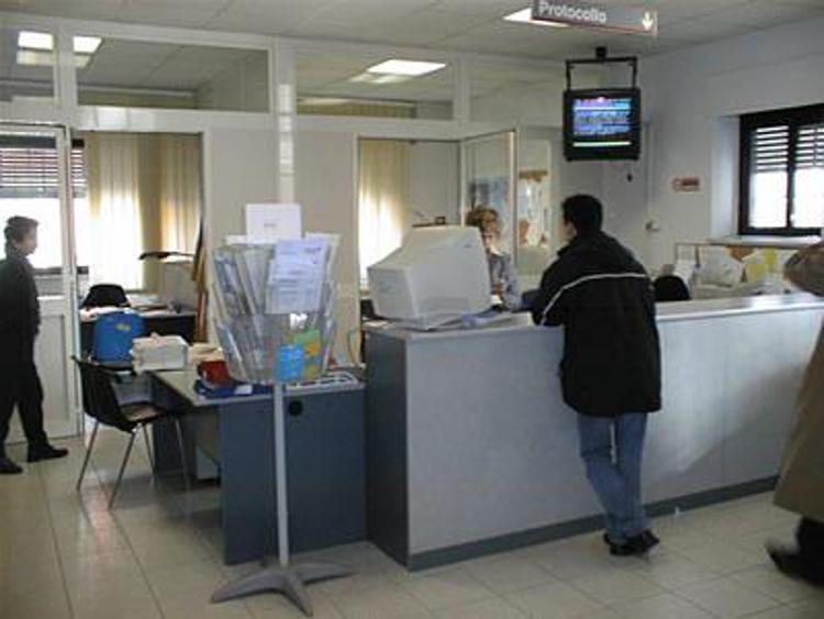 Lavoro: Istat, a giugno incidenza Cig in calo, retribuzioni -0,5% su mese