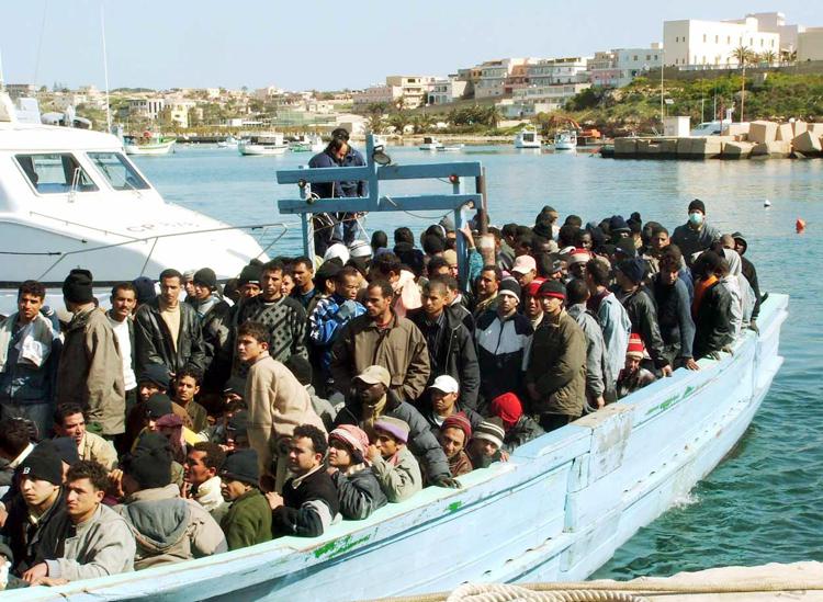 Immigrati: attesi a Palermo 530 migranti soccorsi nel Canale di Sicilia