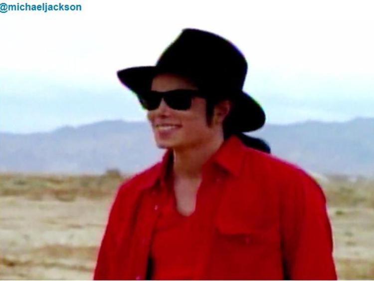 Michael Jackson in un'immagine del video 'A place with no name'