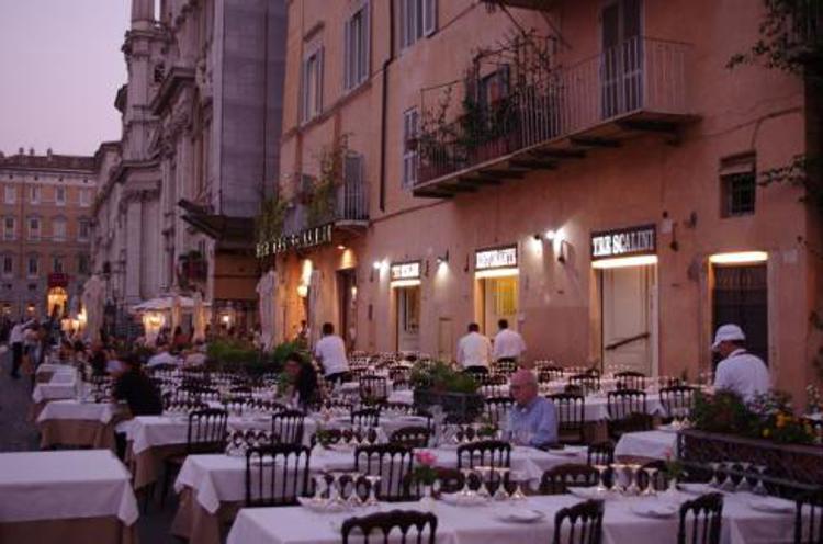 Roma: ricorso contro dimezzamento tavolini piazza Navona, Codacons 'ci opporremo'