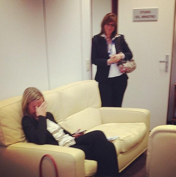 Mogherini quando apprende la notizia della nomina (twitter/Nomfup)