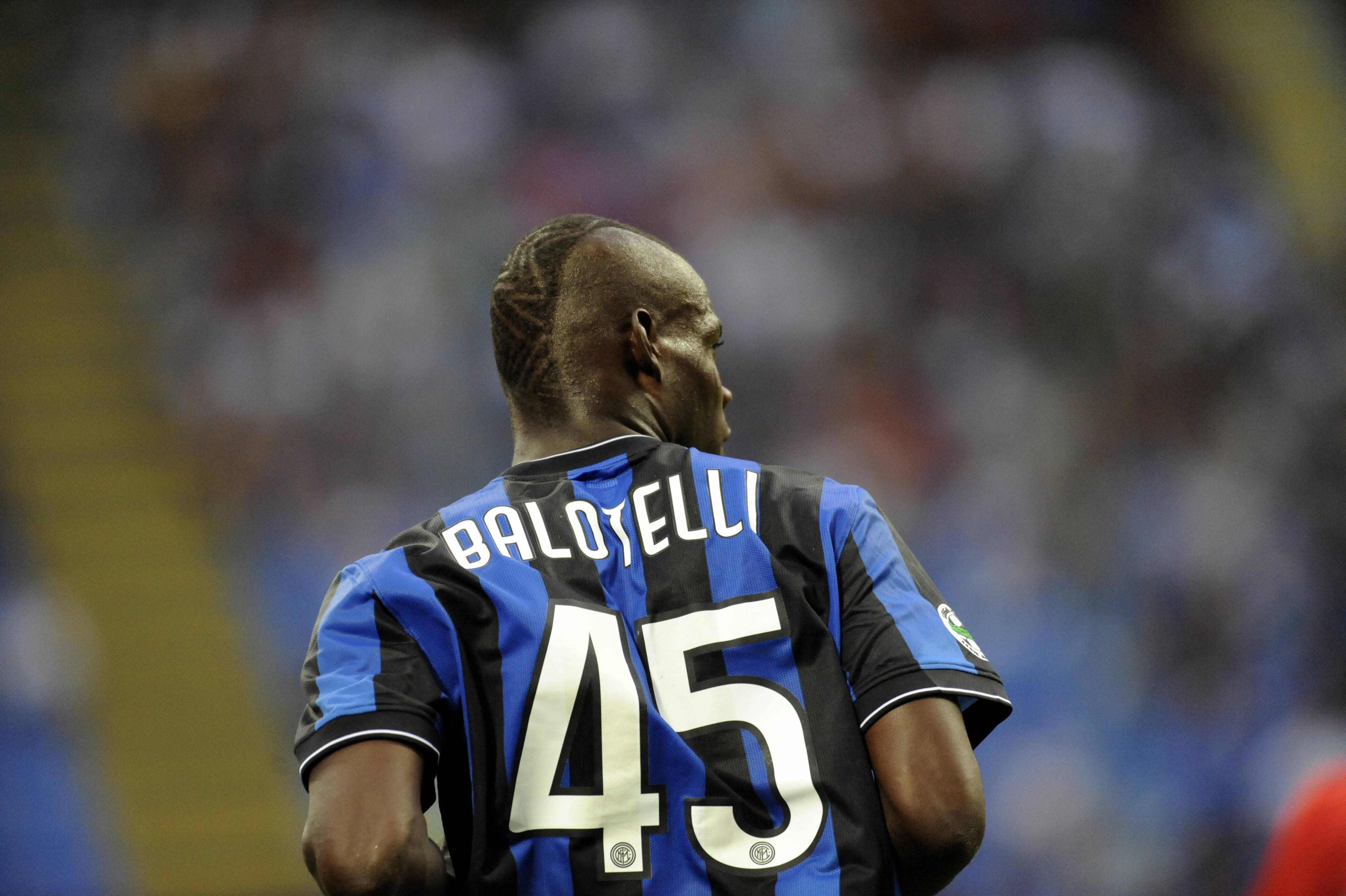La cresta ossigenata di Mario ai tempi dell'Inter (Infophoto)