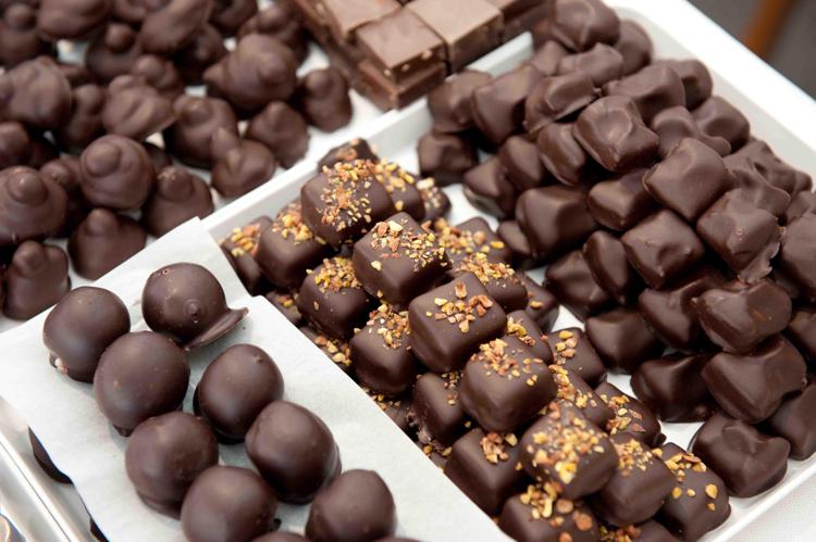 Parigi vuole 'marchiare di rosso' il cioccolato: fa ingrassare. Pasticceri sul piede di guerra