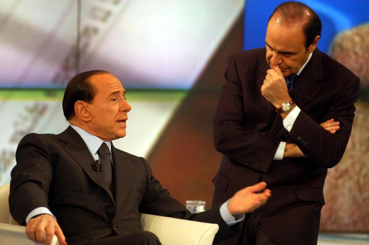 Centrodestra, Berlusconi lancia Vespa per la leadership: 