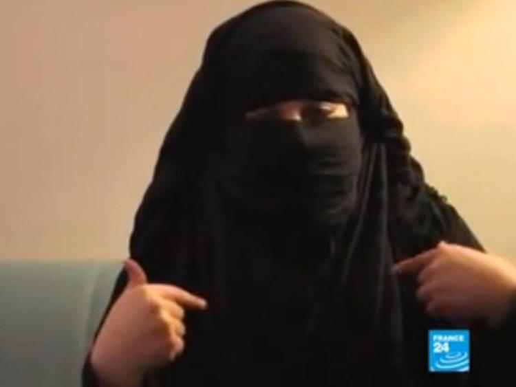 La studentessa che ha filmato segretamente la vita a Raqqa (dal video di 'France 2')