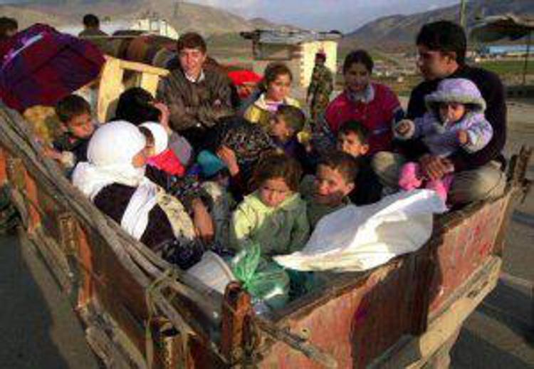 Siria: Is conquista tre villaggi curdi nel nord, in 2mila fuggono in Turchia