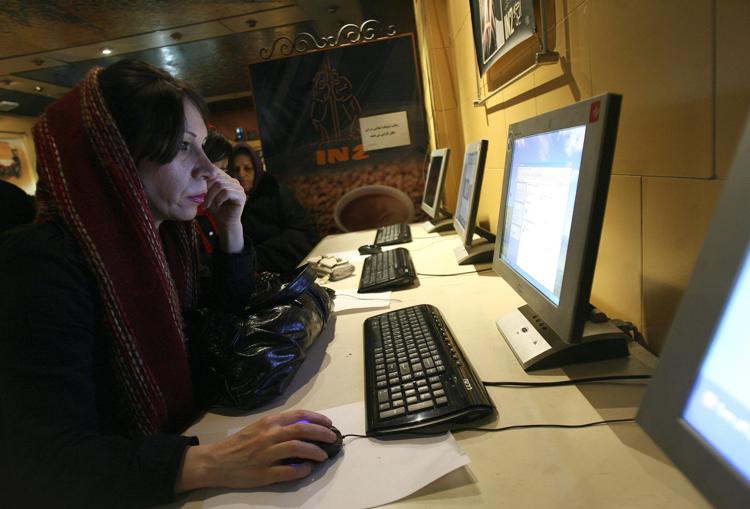 Iran: 20 mln utenti sui social media, la censura non riesce a fermarli