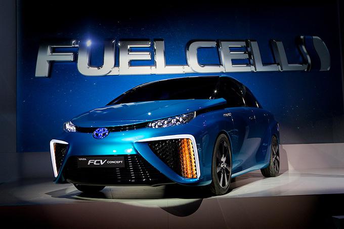 Toyota FCV, l'auto ecologica per eccellenza. Prevista per il 2015, è dotata di tecnologia Fuel Cell a idrogeno. Debutterà in Giappone a un costo di circa 50.000 euro. Il prototipo presentato da Toyota erogava circa 100 kw di potenza, garantiva un'autonomia di 480 km e si ricaricava completamente in cinque minuti.