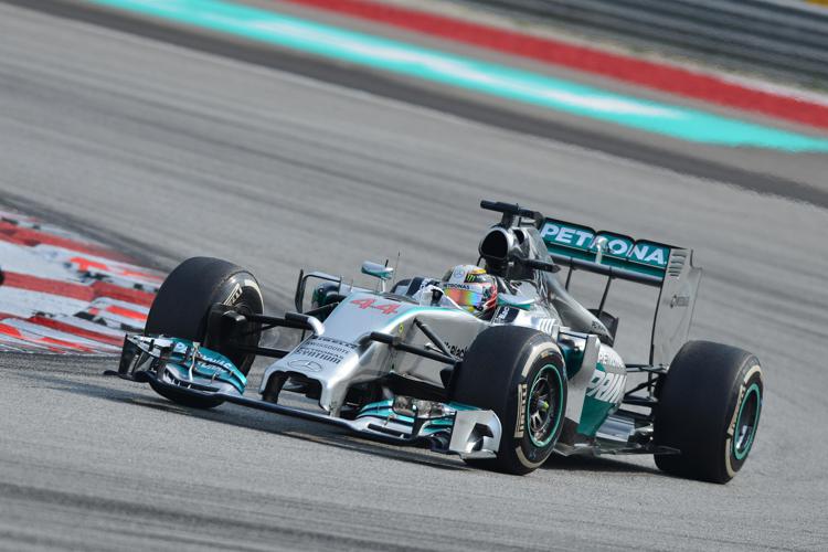 Pole di Hamilton a Monza, ma accanto c'è Rosberg. Male le Rosse: Alonso settimo, 11mo Kimi