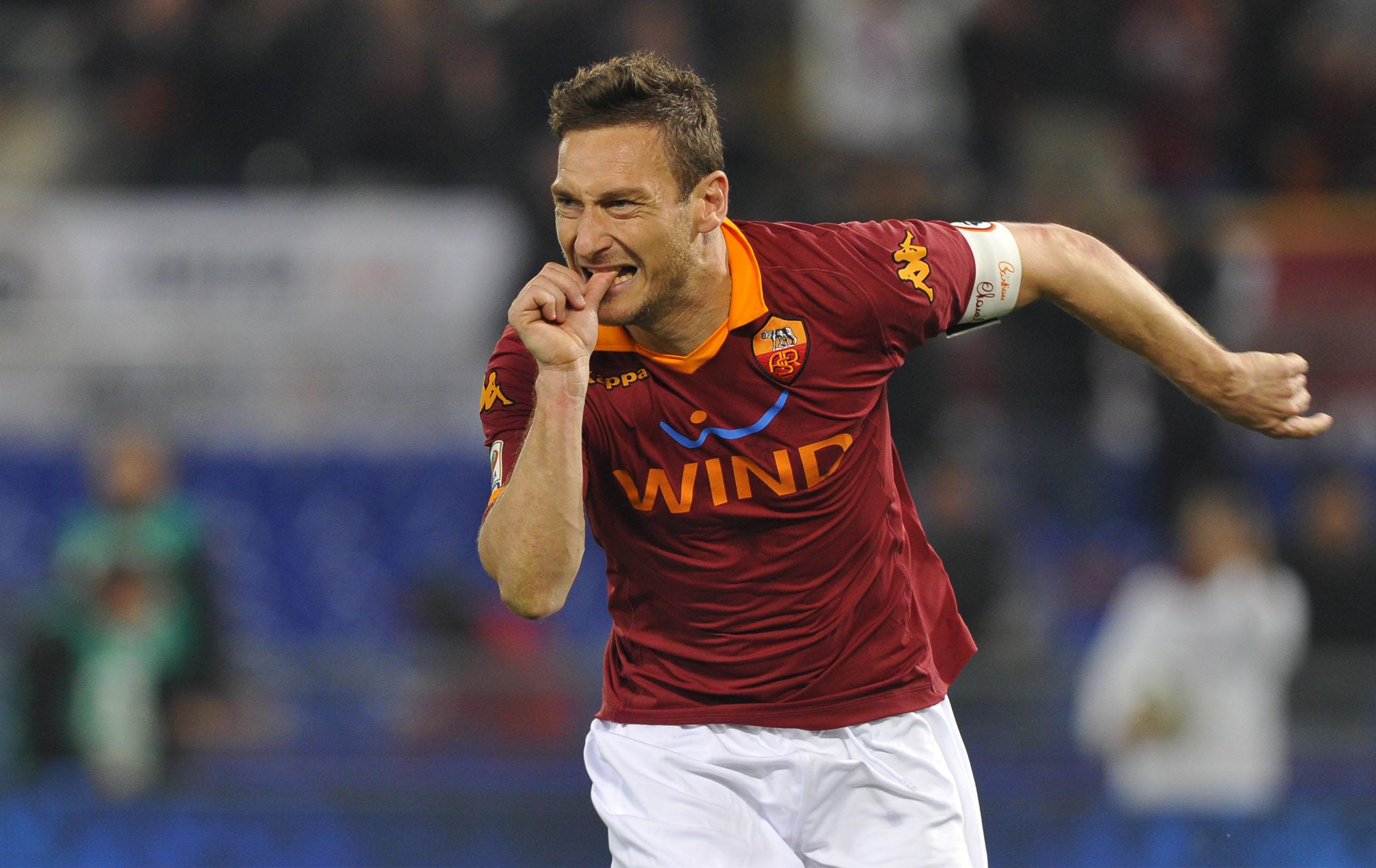 L'esultanza dopo il gol di Francesco Totti nel derby Roma-Lazio dell'8/04/2013 - Infophoto