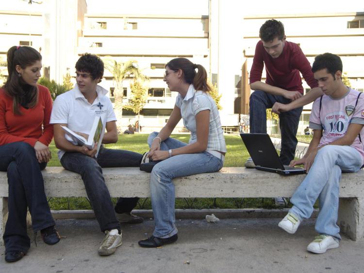 A Roma nasce l'università 3.0: esami e corsi anche seduti al parco