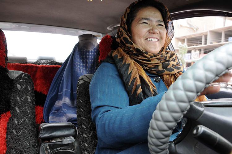 La prima tassista afghana Sara Bahai - ©Cover Asia Press/IBERPRESS