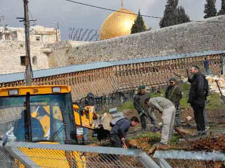 Mo: al-Azhar condanna attacco a moschea al-Aqsa