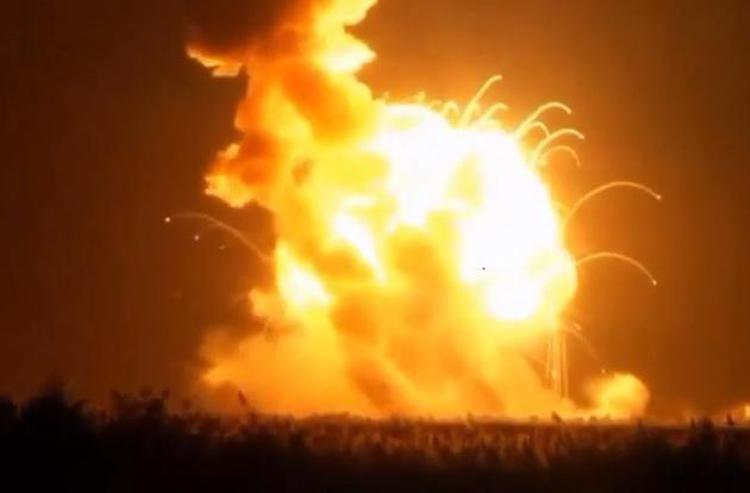 Antares esplode durante il lancio, in fiamme il razzo con i rifornimenti per l'Iss /Video