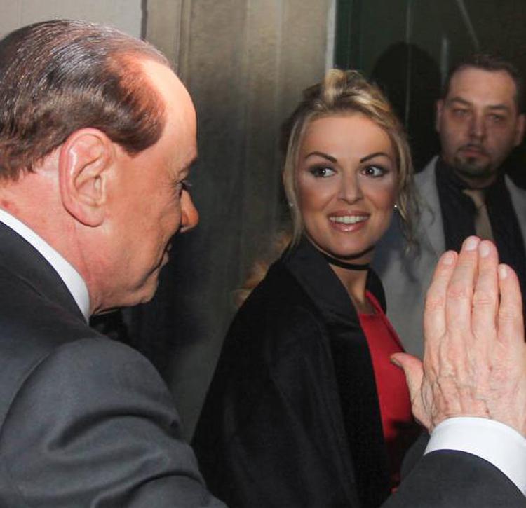 Berlusconi e la barzelletta osé alle nozze della Hunziker