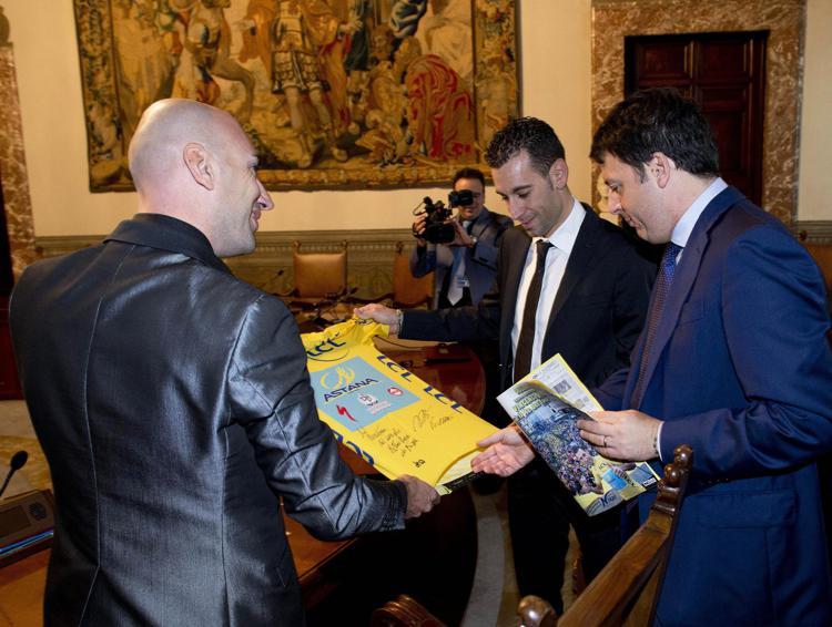 Renzi incontra Vincenzo Nibali, vincitore del Tour de France (Flickr/Palazzo Chigi) 