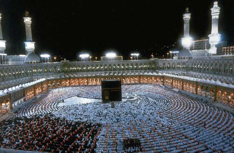 La Mecca La Moschea e la Kaaba. Fedeli in preghiera. - ©IBERPRESS